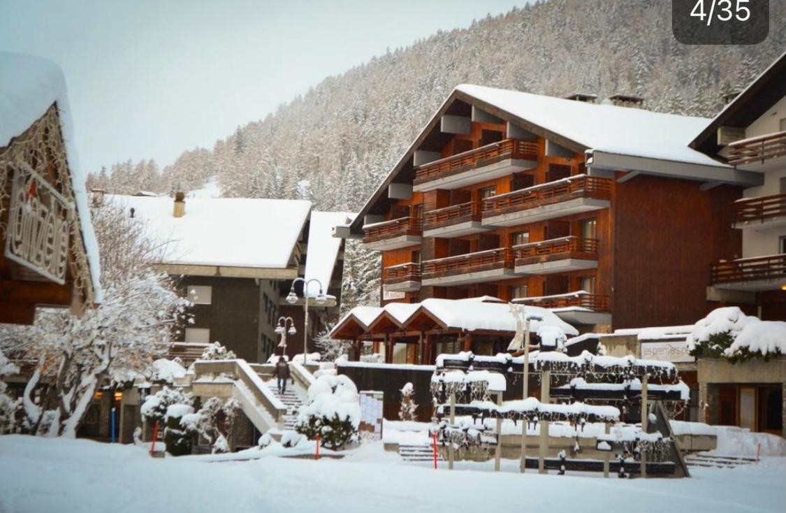 Des Masques Hotel Anzere Exterior photo